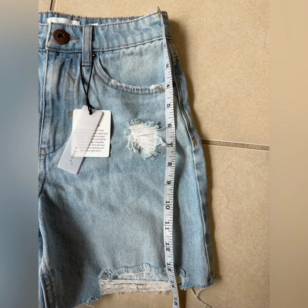 a loves a Women’s 24 Blue Frayed Cut Off Hem Distressed Denim Boyfriend Shorts - Picture 8 of 12